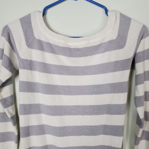 Urban Behavior Gray and White Stripe Front Pocket Sweater Dress Size Small - Picture 5 of 10